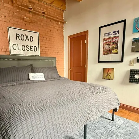 420 Friendly King Suite Downtown Loft Free Parking & Wifi